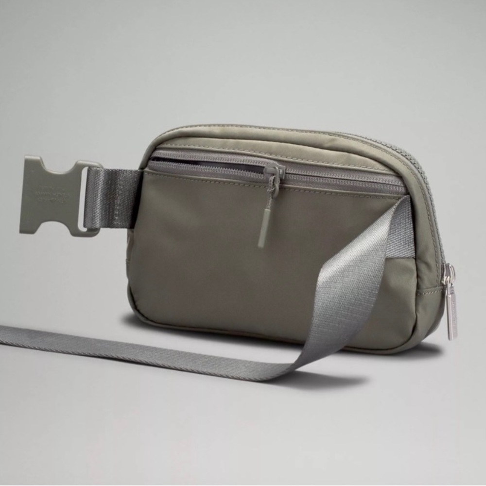 Lululemon everywhere belt bag